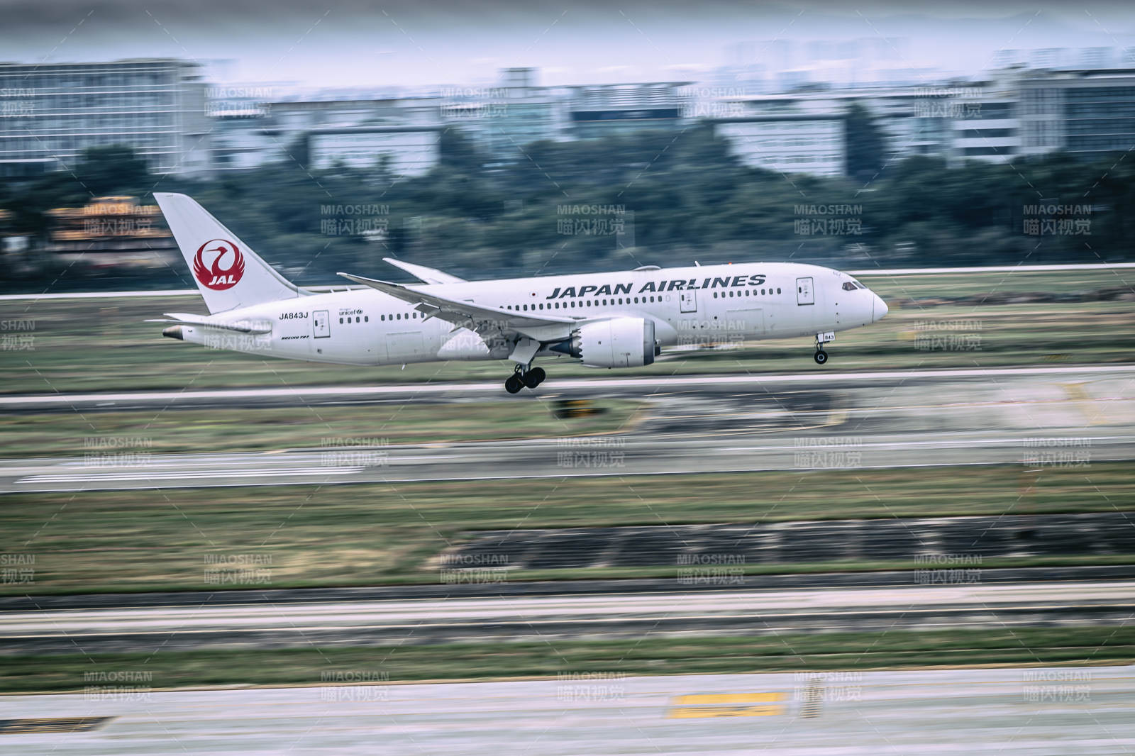 日航客机起飞瞬间