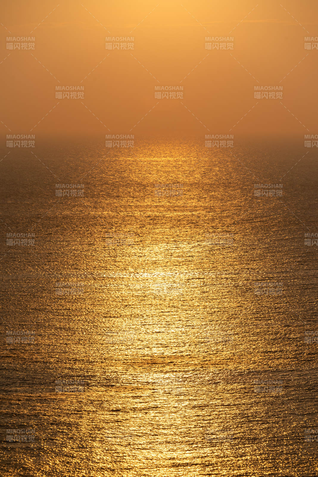 金色海面日落