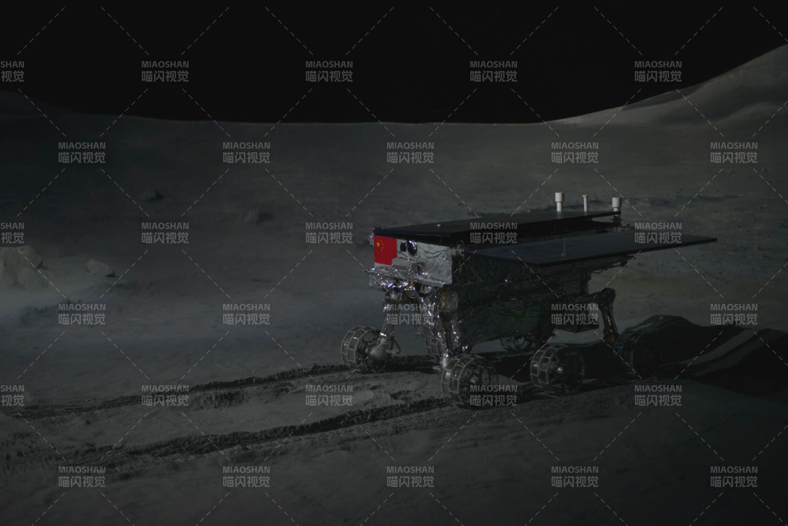 月球车探索月面