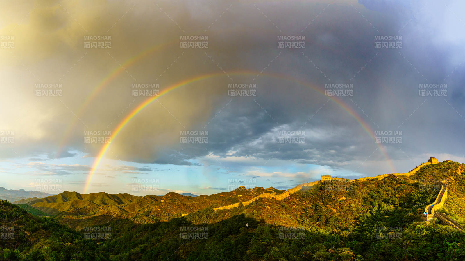 承德金山嶺彩虹映長城