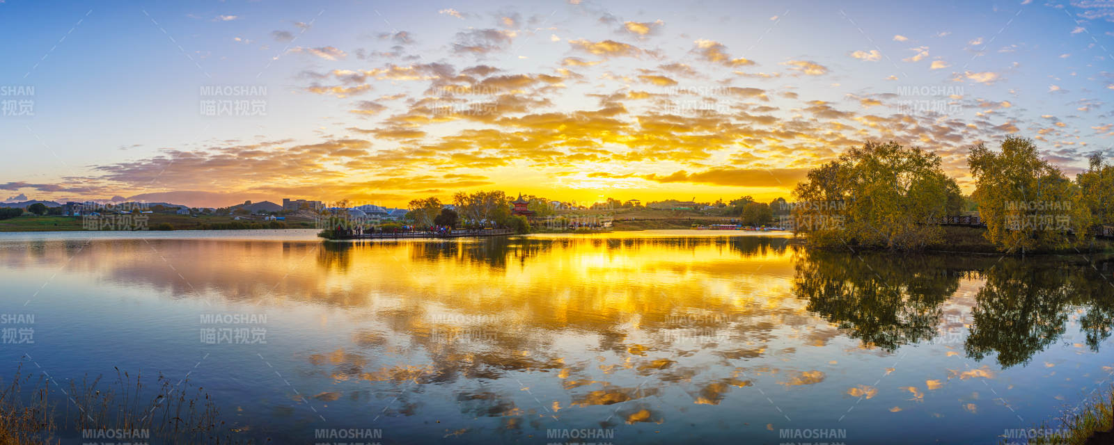 烏蘭布統公主湖湖畔晨曦美景