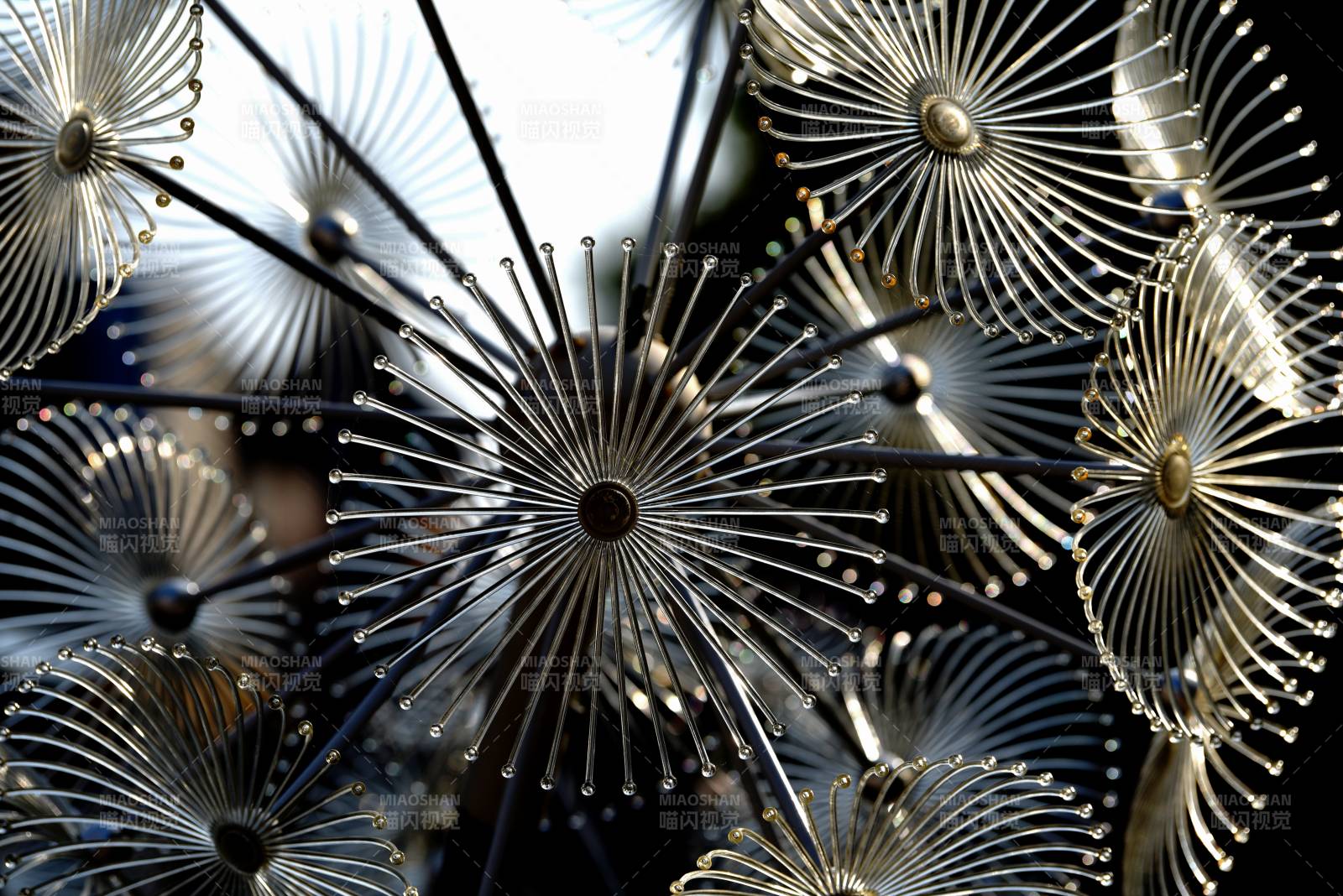 金属花丛艺术装置