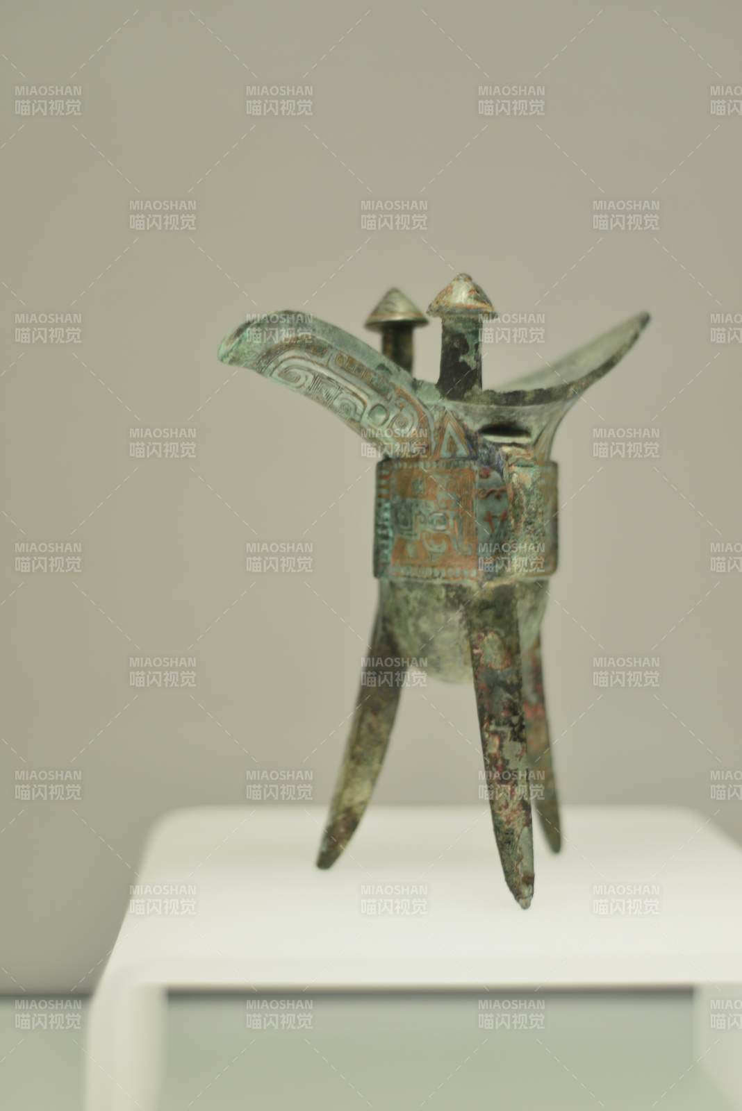 青銅爵杯古韻悠長