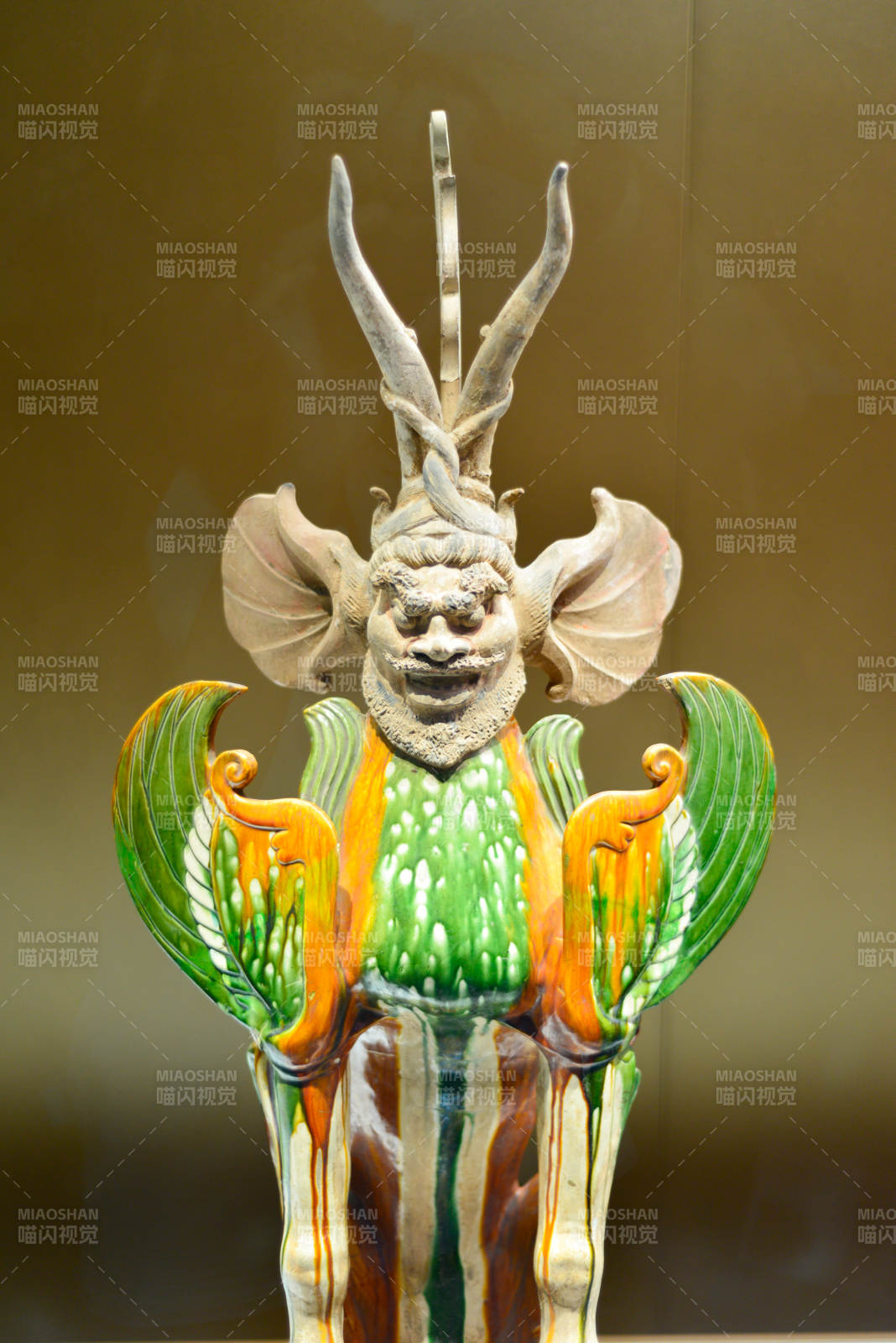 上海博物彩釉獸首陶俑