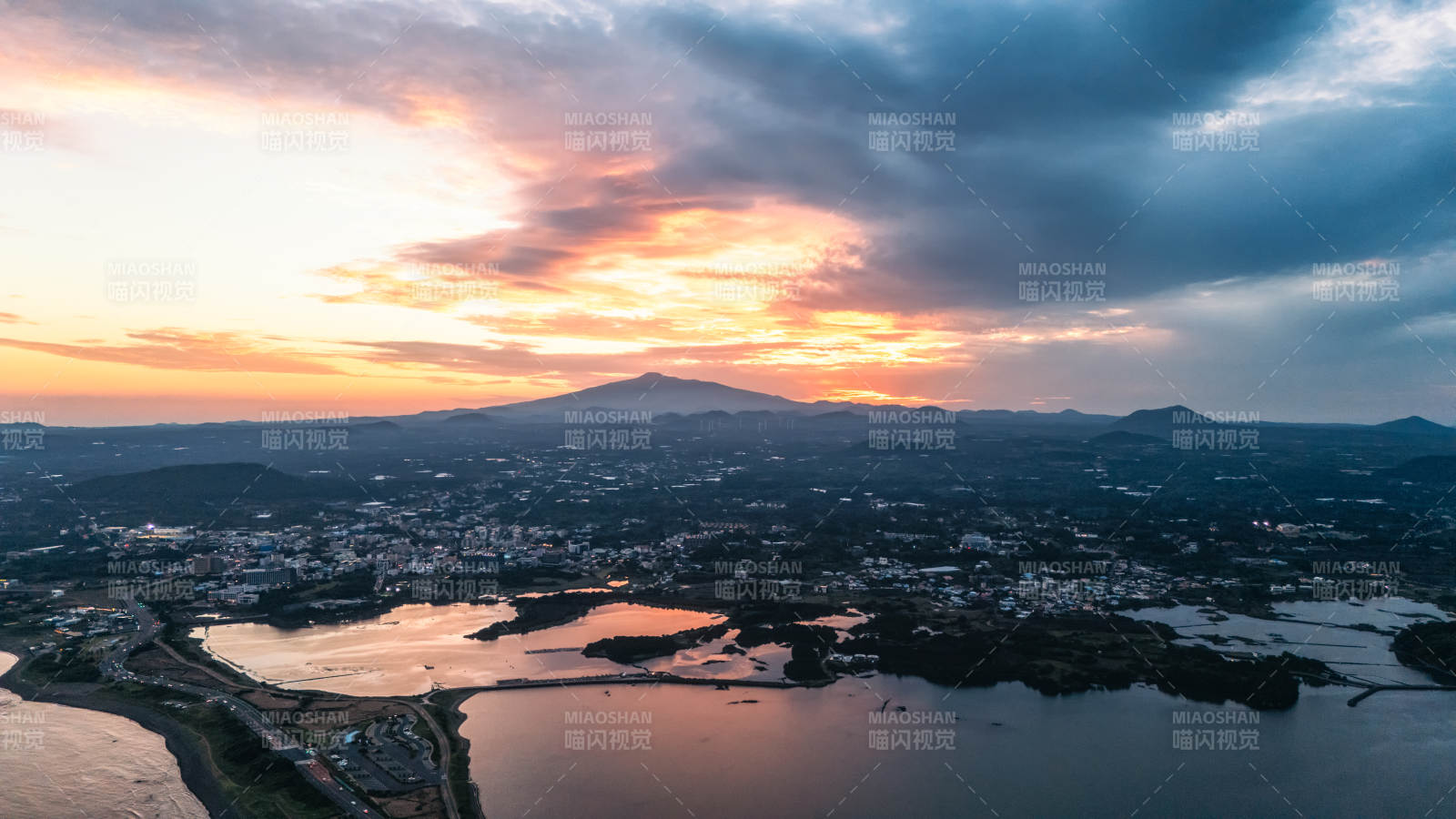 韩国济州岛汉拿山日落晚霞火烧云