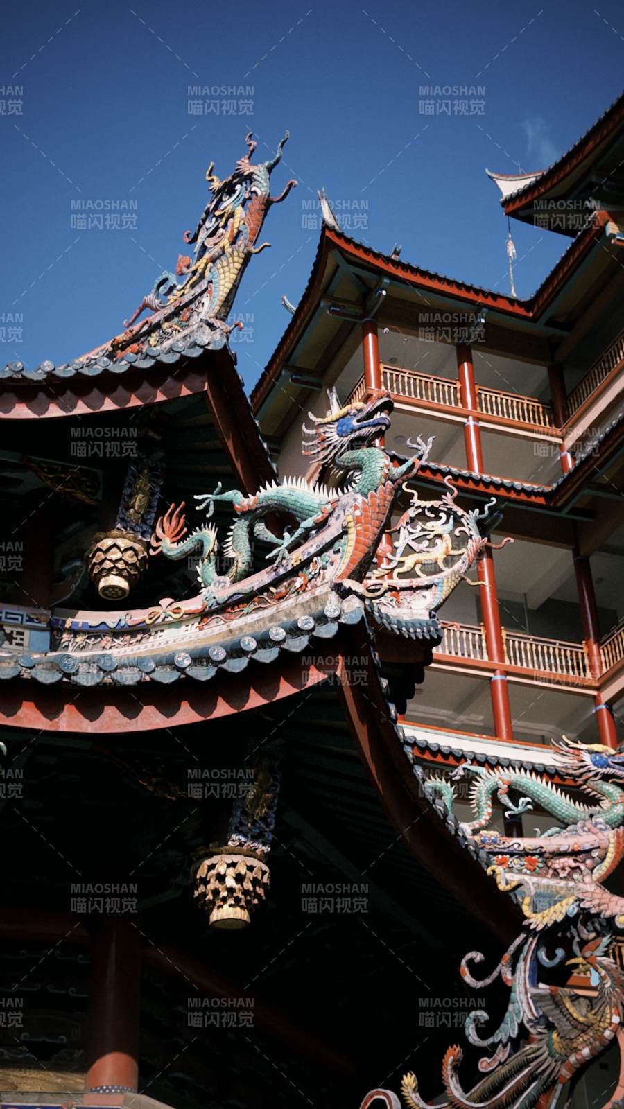 龍巖｜龍脊飛檐映藍天