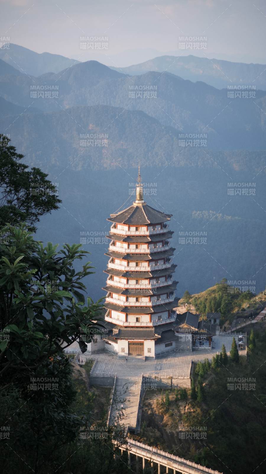 龍巖天宮山｜山巔古塔遠眺群峰
