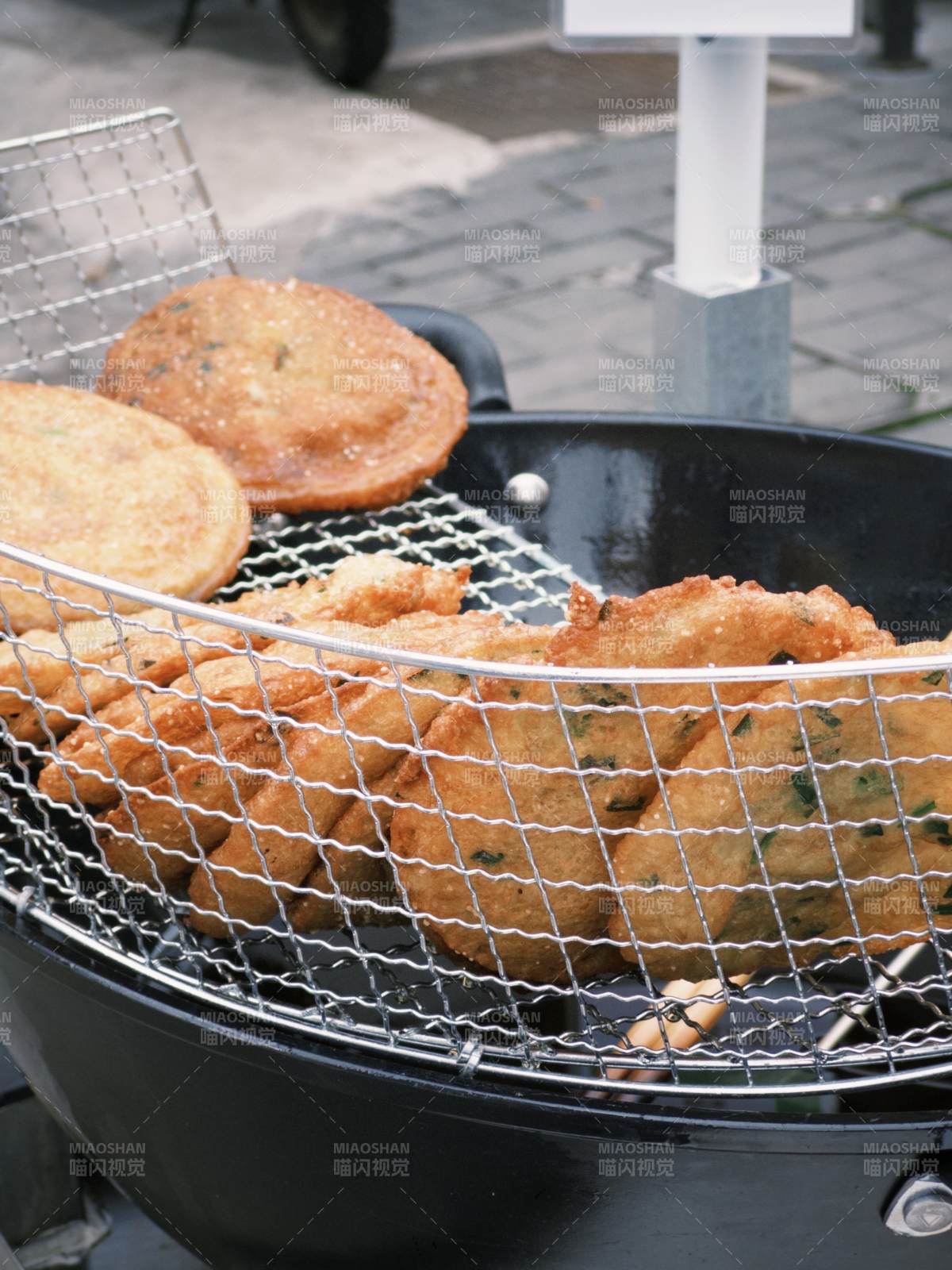 炸物出鍋 金黃誘人