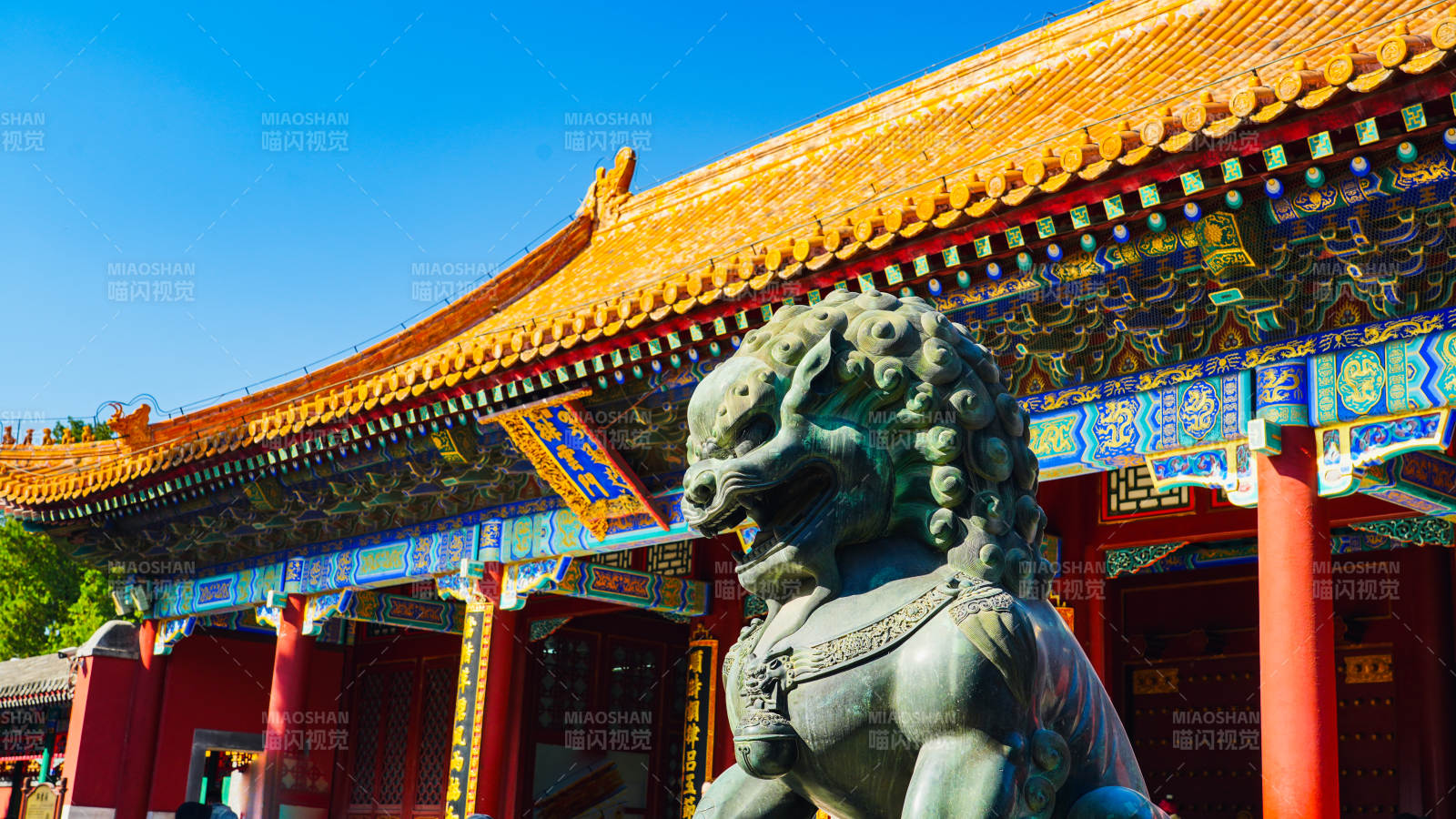 颐和园佛香阁石狮守殿前