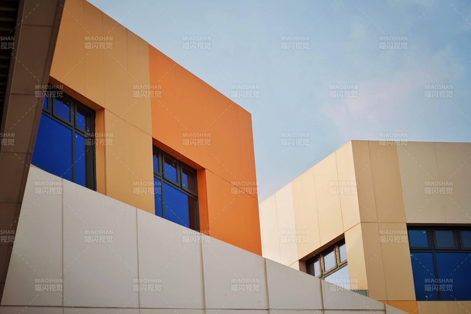 現代建筑色彩對比