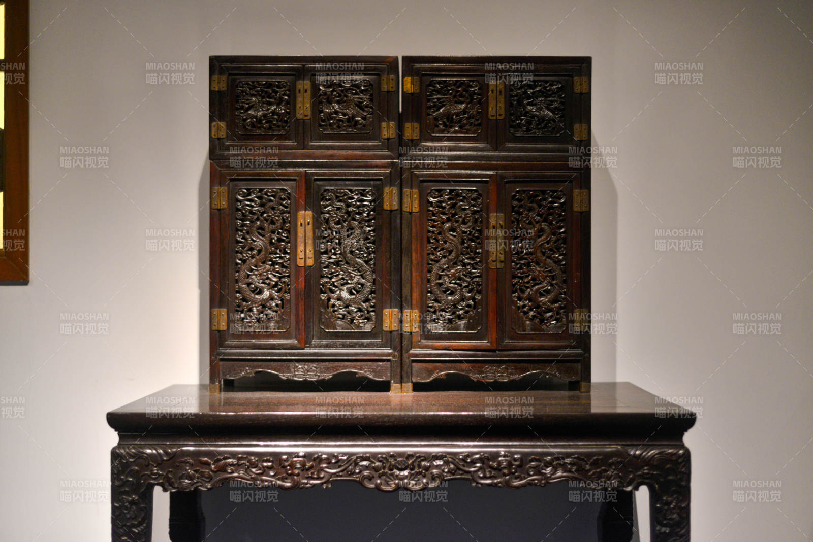 上海博物馆古典雕花木柜