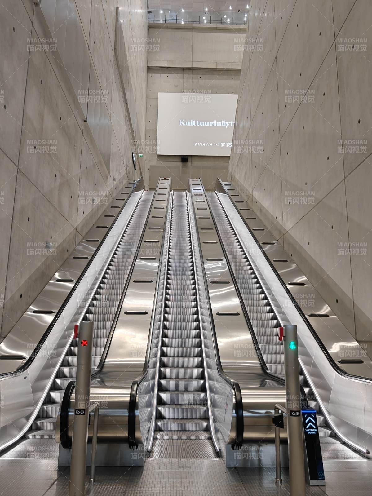 現(xiàn)代地鐵自動扶梯