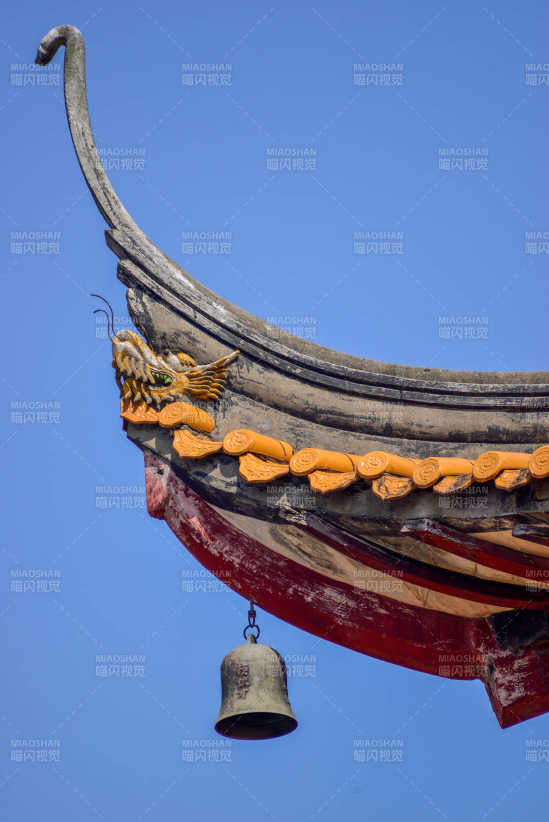 飞檐铃铛迎风响