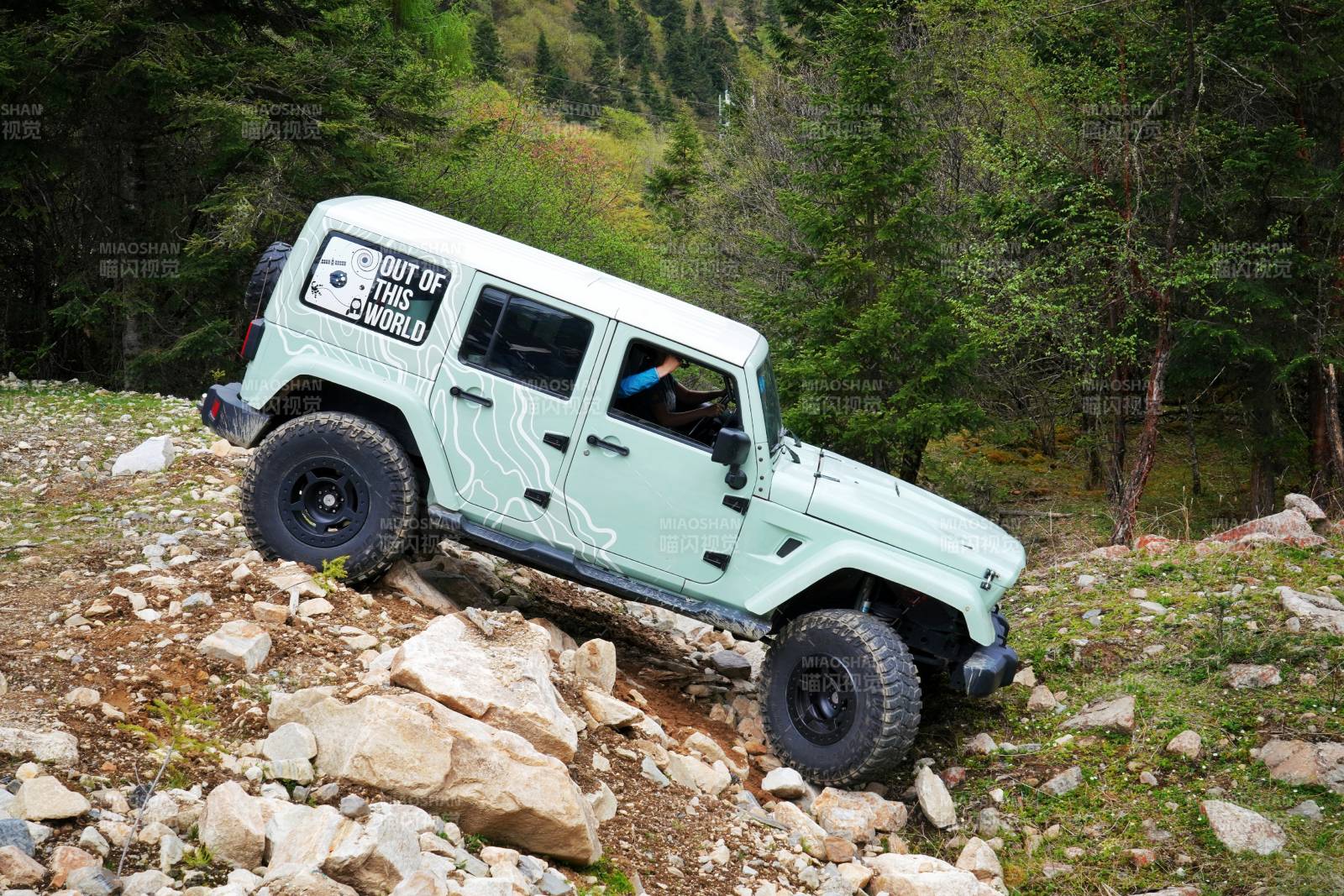 越野车攀岩挑战