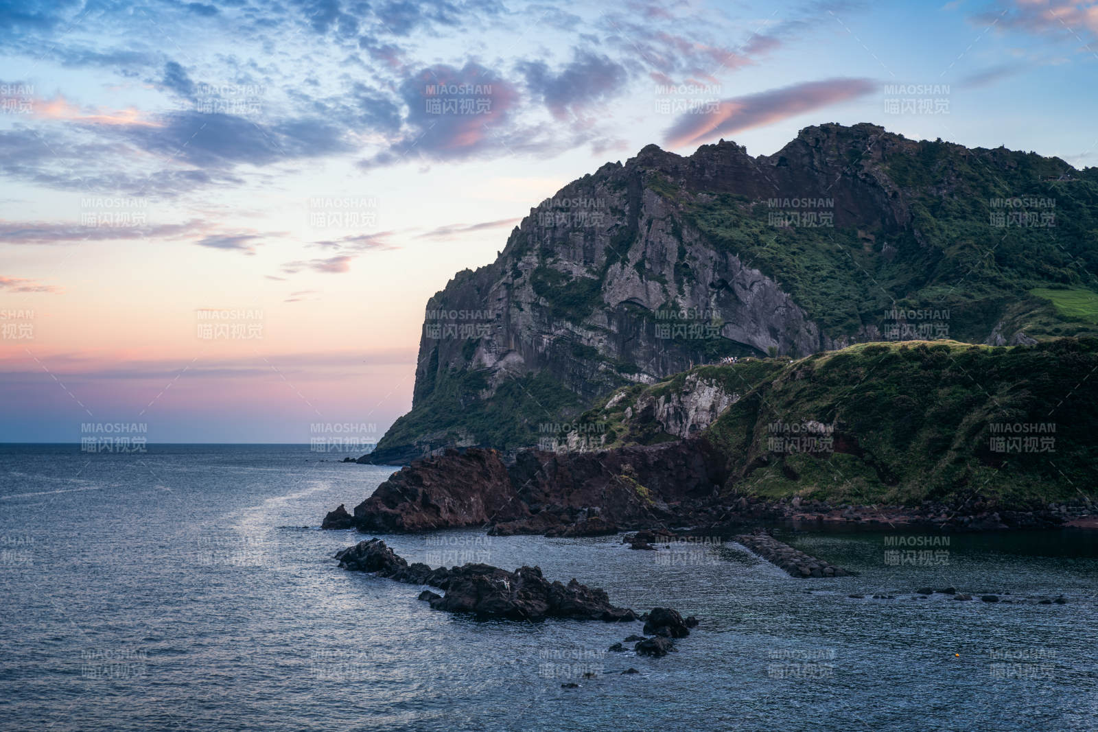 韩国济州岛城山日出峰晚霞
