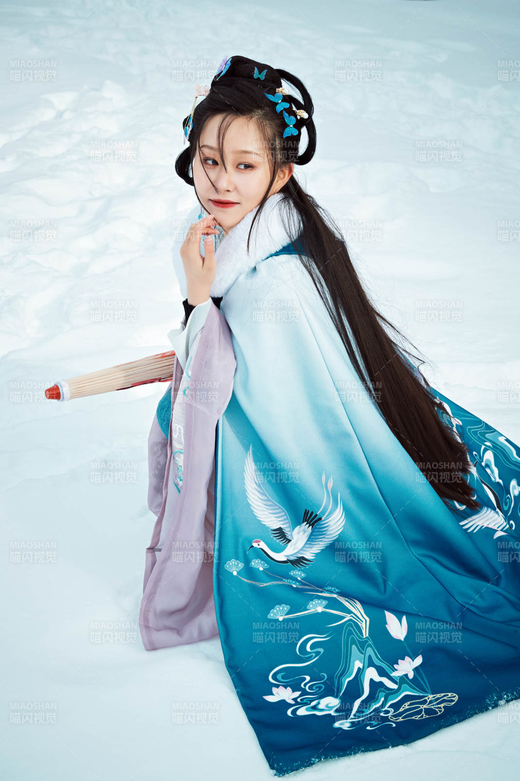 身穿古裝漢服的東方女子