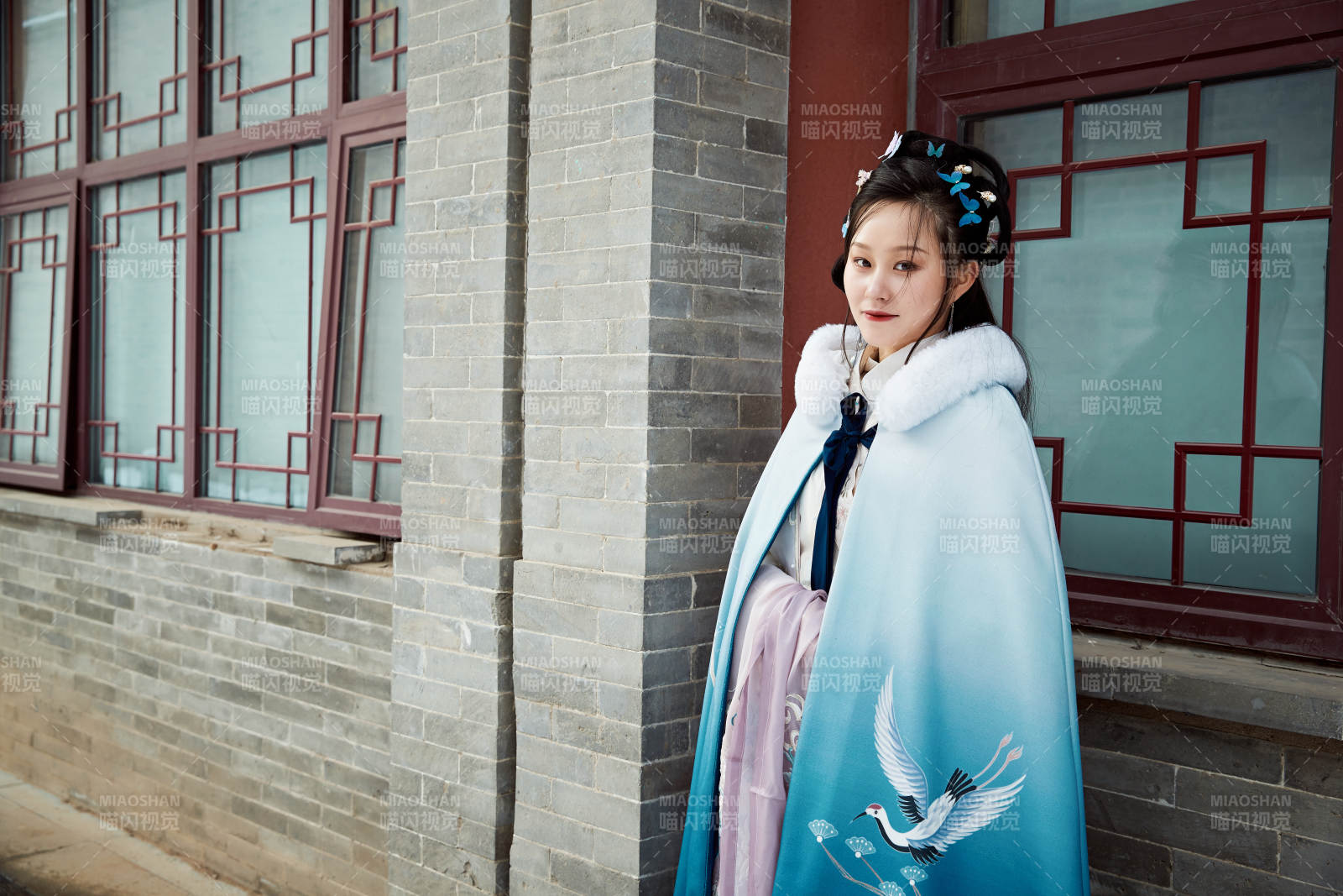 身穿古裝漢服的東方女子