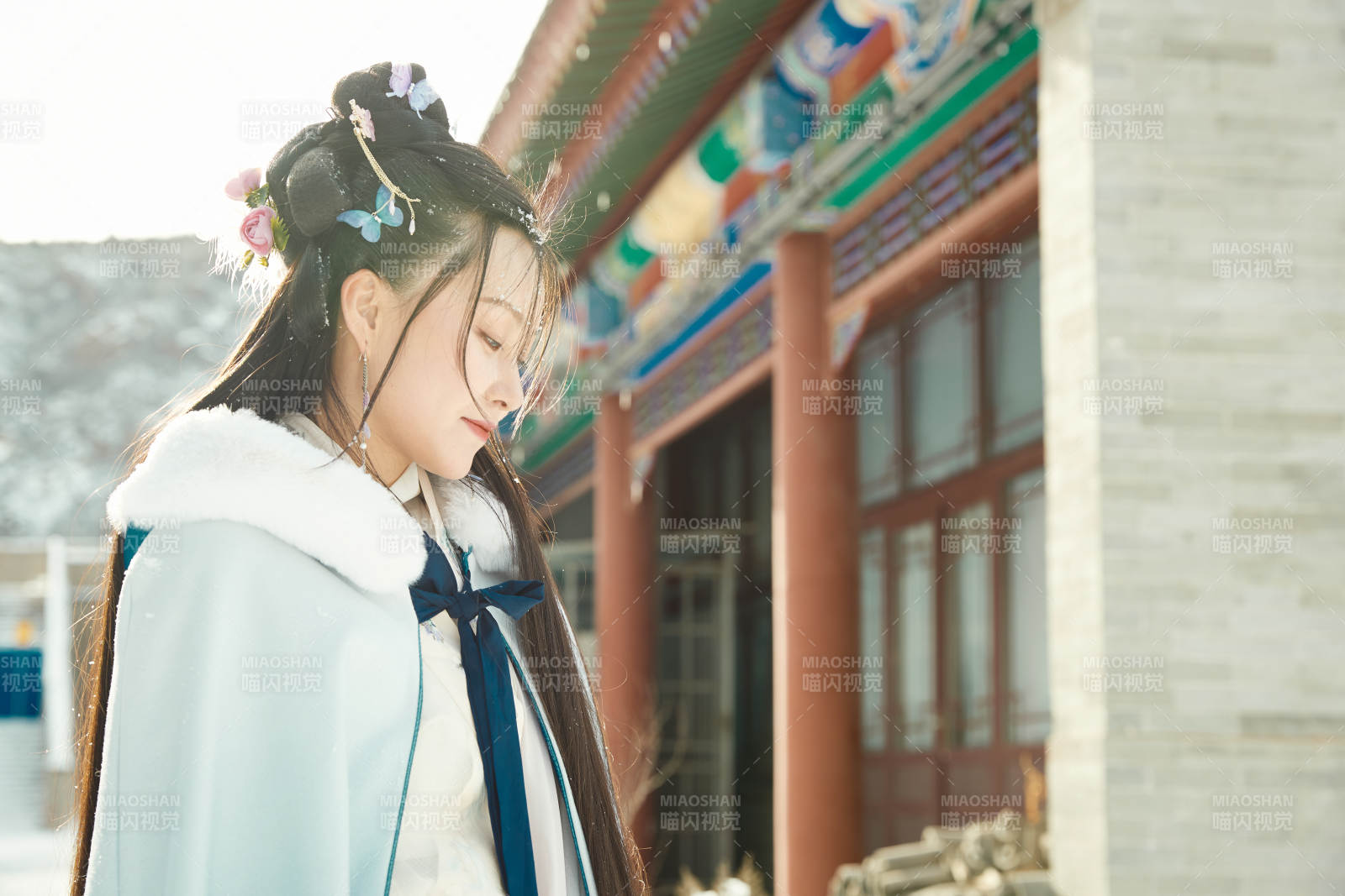 身穿古裝漢服的東方女子