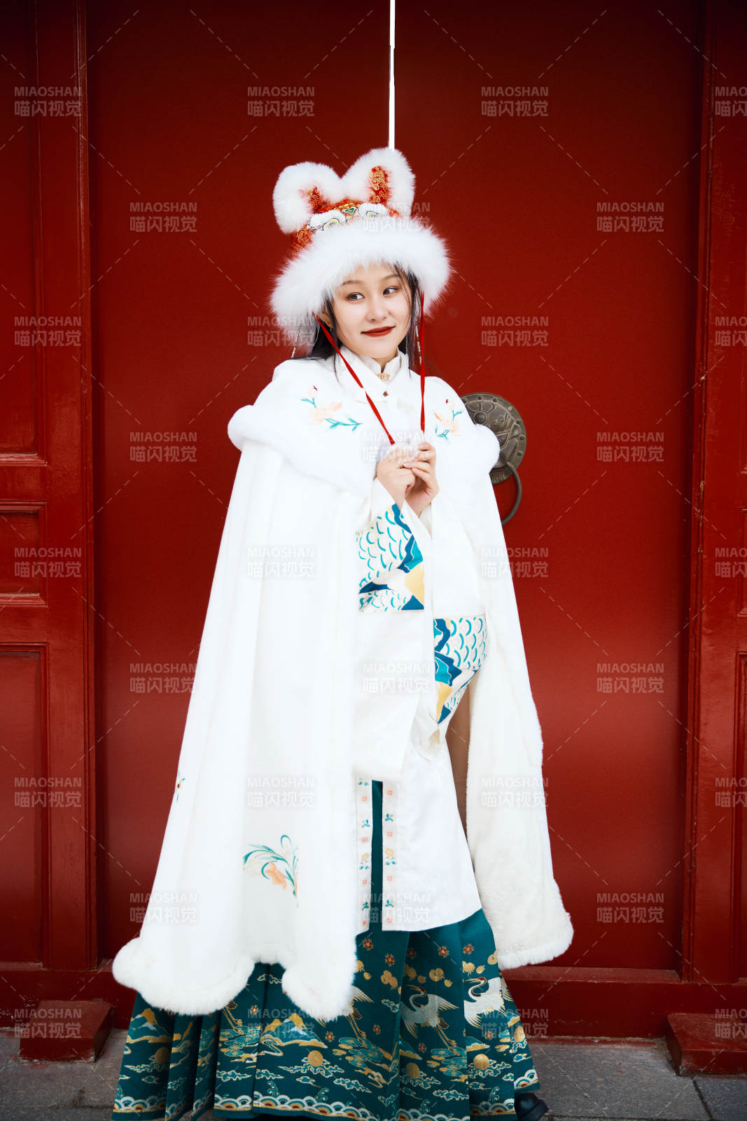 身穿古裝漢服的東方女子