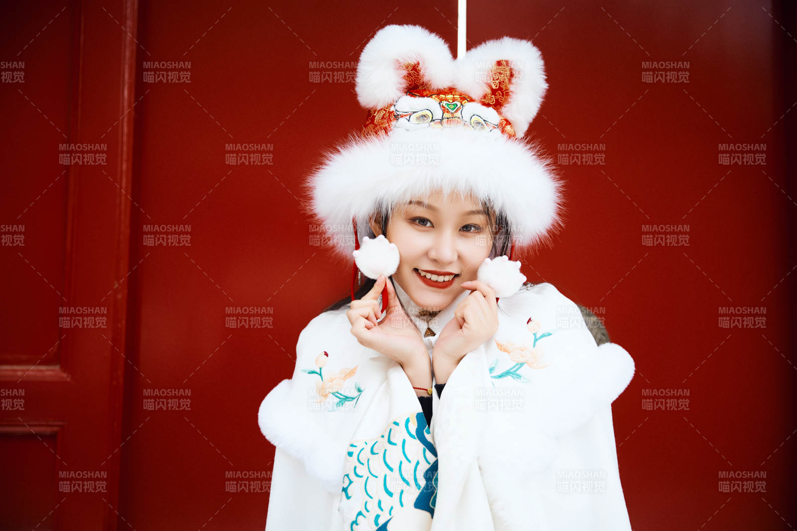 身穿古裝漢服的東方女子