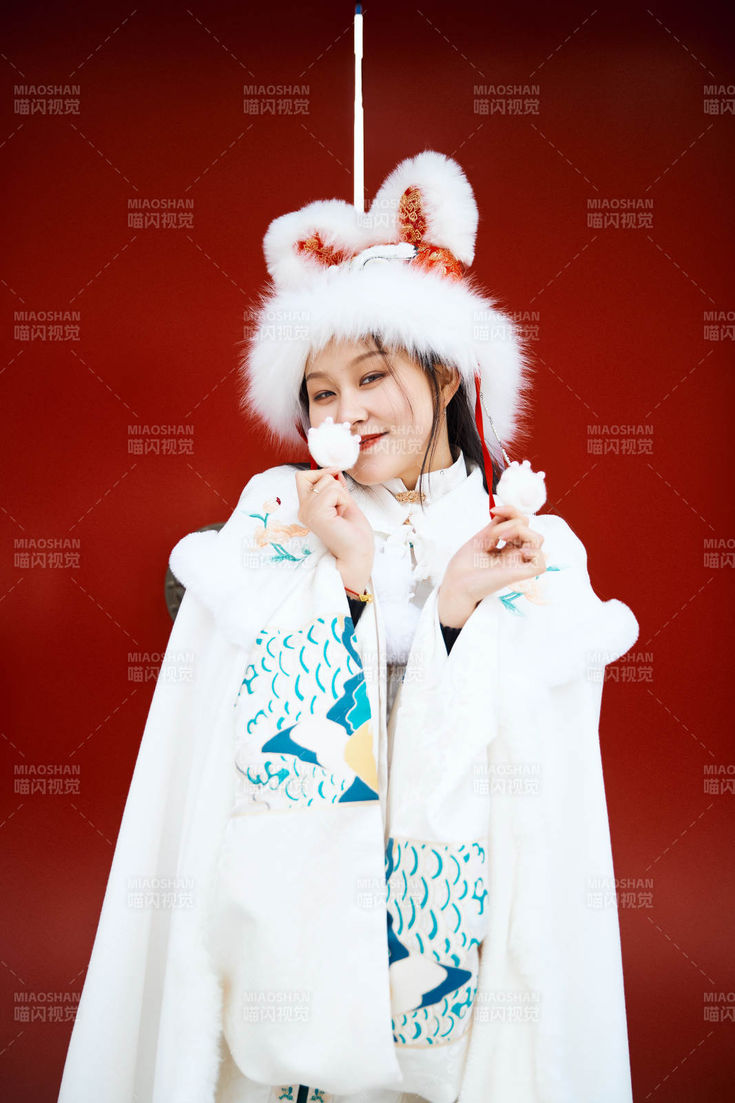 身穿古裝漢服的東方女子