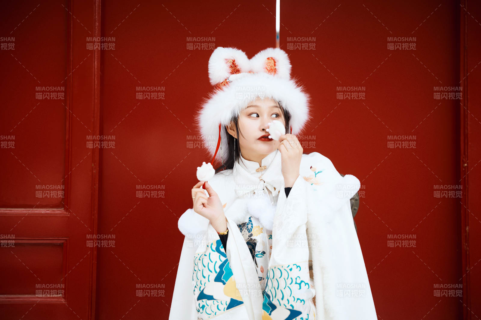 身穿古裝漢服的東方女子