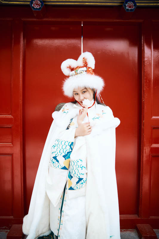 身穿古装汉服的东方女子