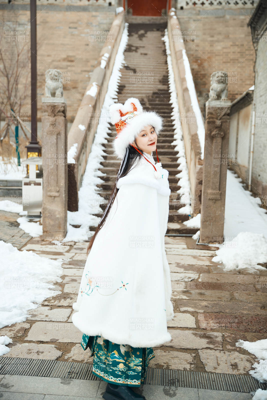 身穿古裝漢服的東方女子