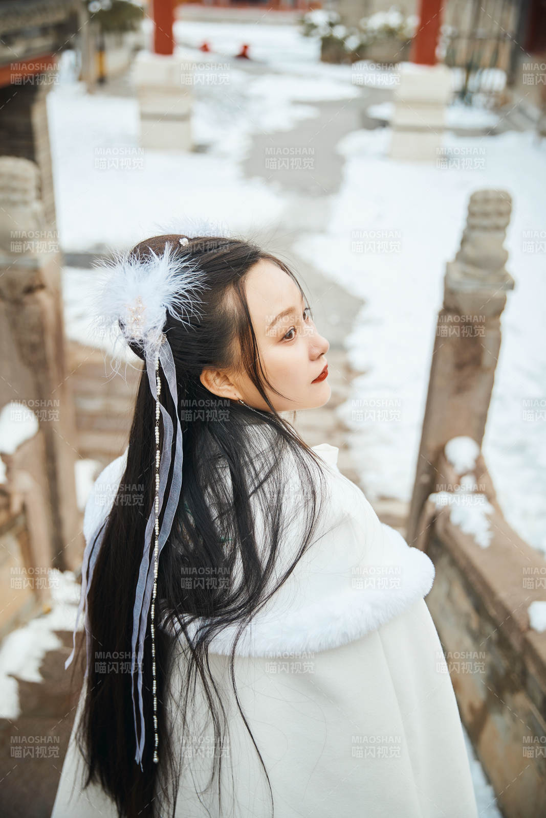 身穿古裝漢服的東方女子