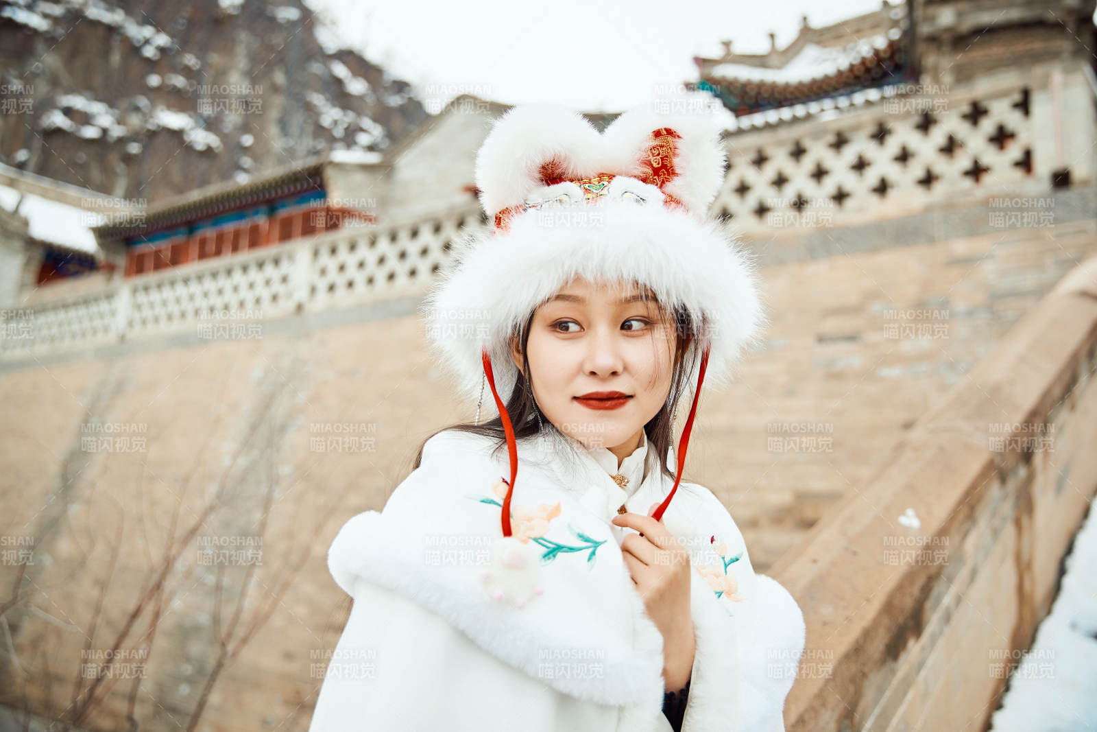 身穿古裝漢服的東方女子