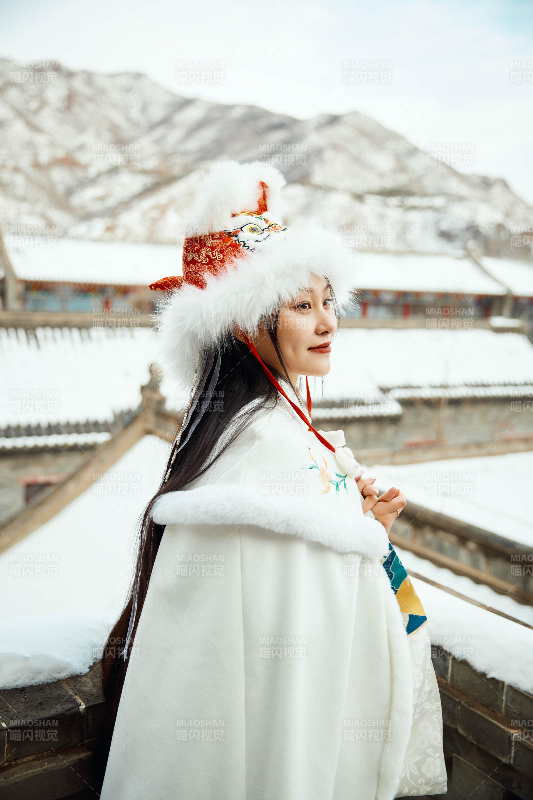 身穿古裝漢服的東方女子