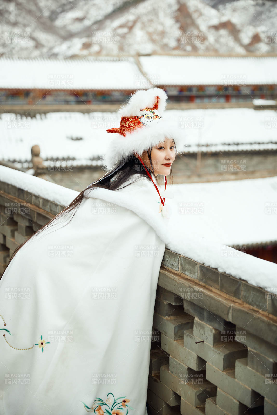 身穿古裝漢服的東方女子