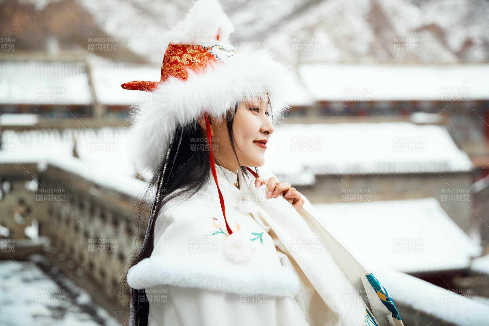 身穿古裝漢服的東方女子