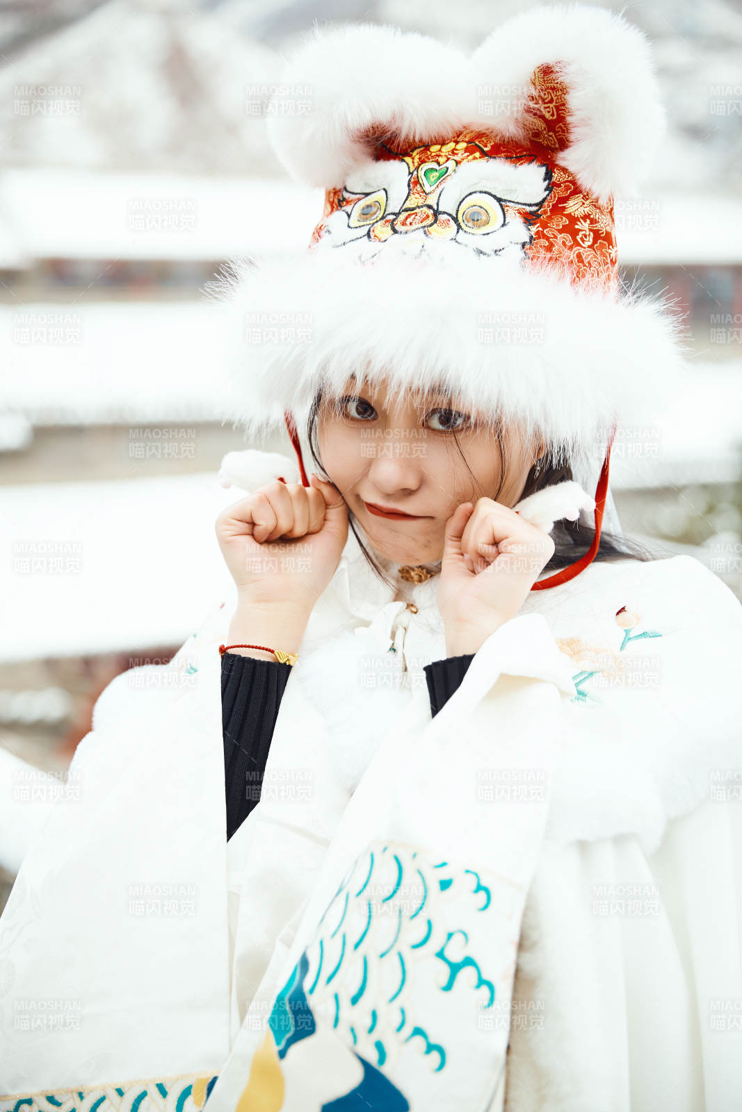 身穿古裝漢服的東方女子