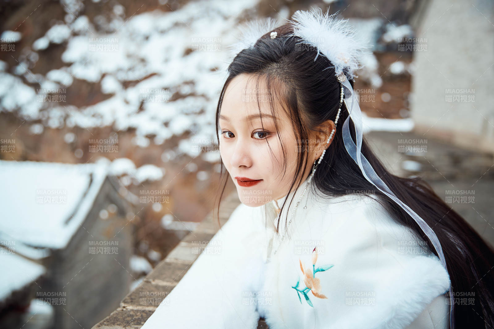 身穿古裝漢服的東方女子