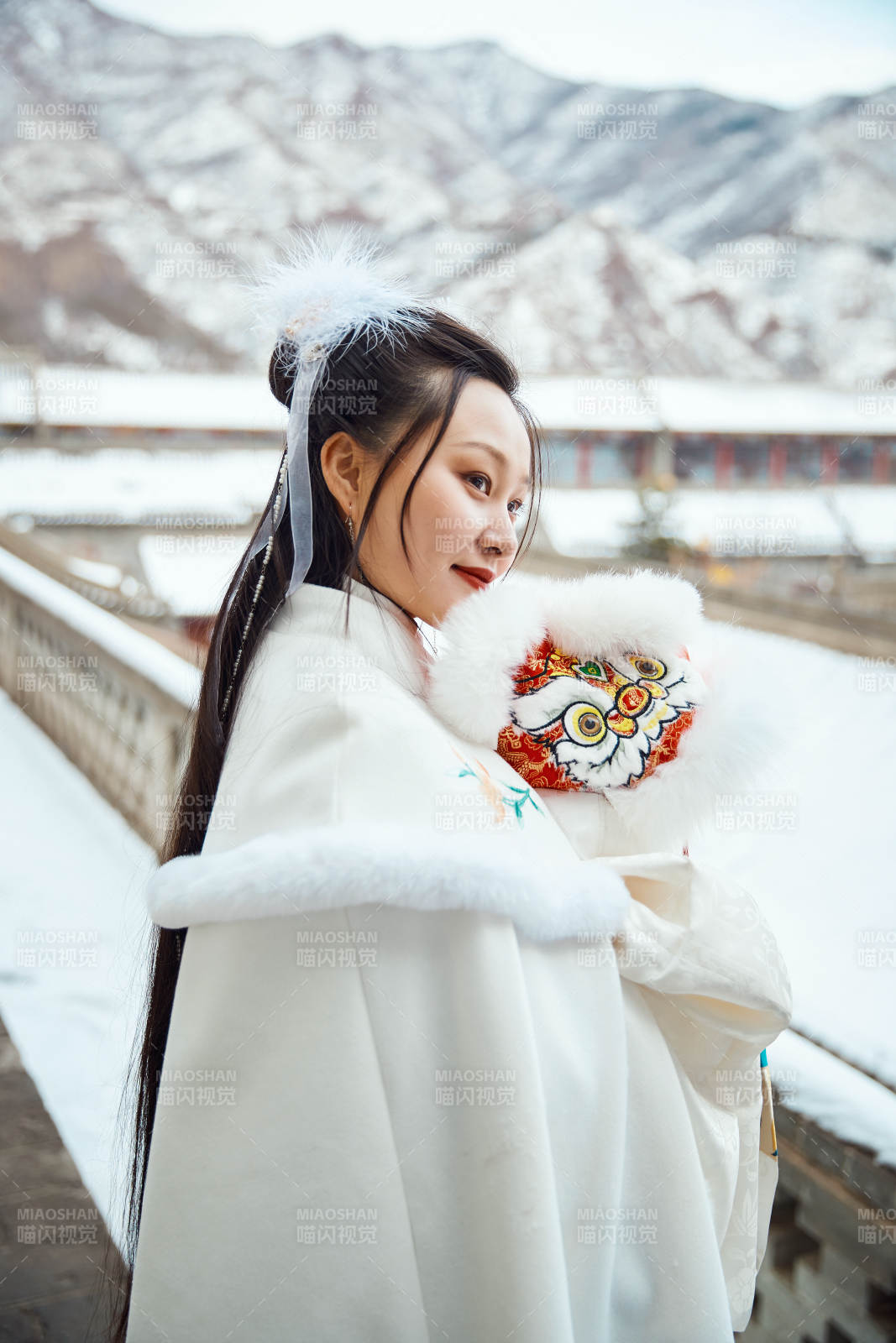 身穿古裝漢服的東方女子