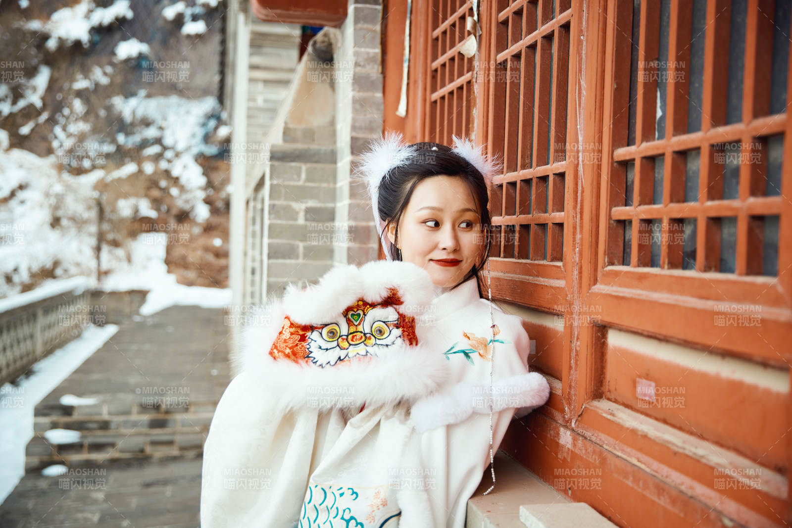 身穿古裝漢服的東方女子