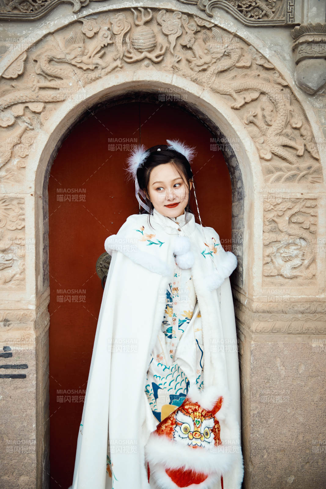 身穿古裝漢服的東方女子