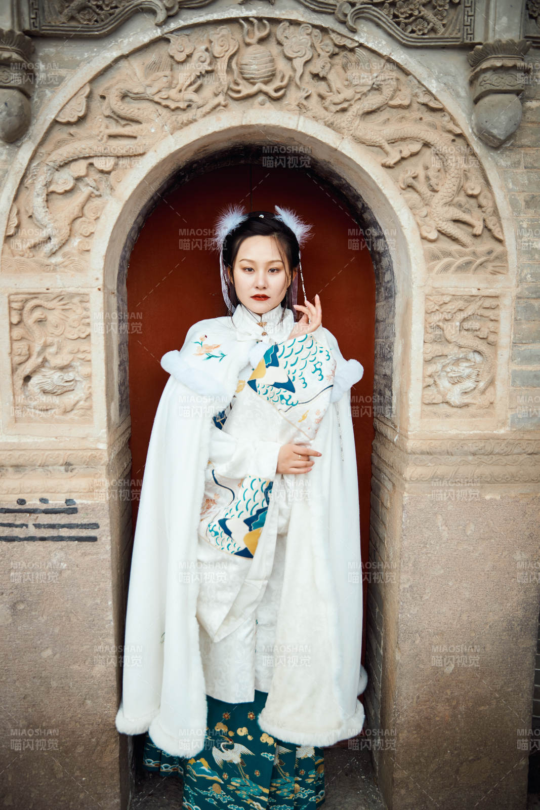 身穿古裝漢服的東方女子