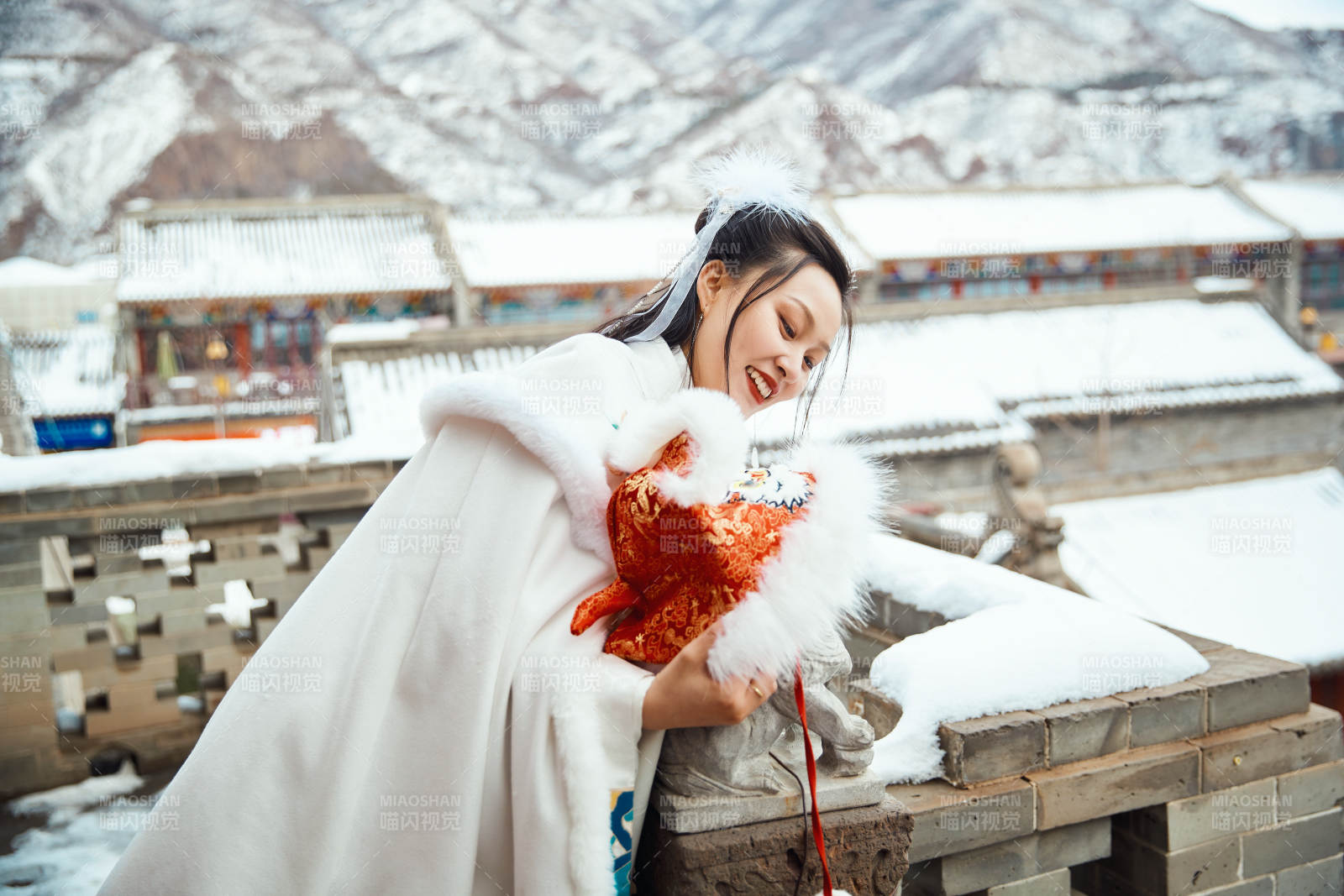 身穿古裝漢服的東方女子