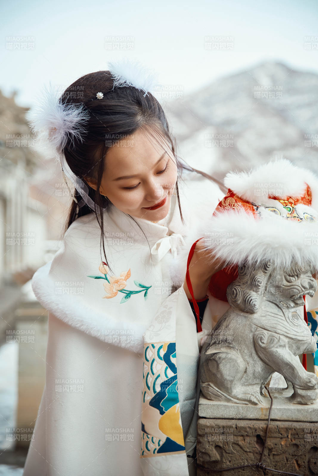 身穿古裝漢服的東方女子