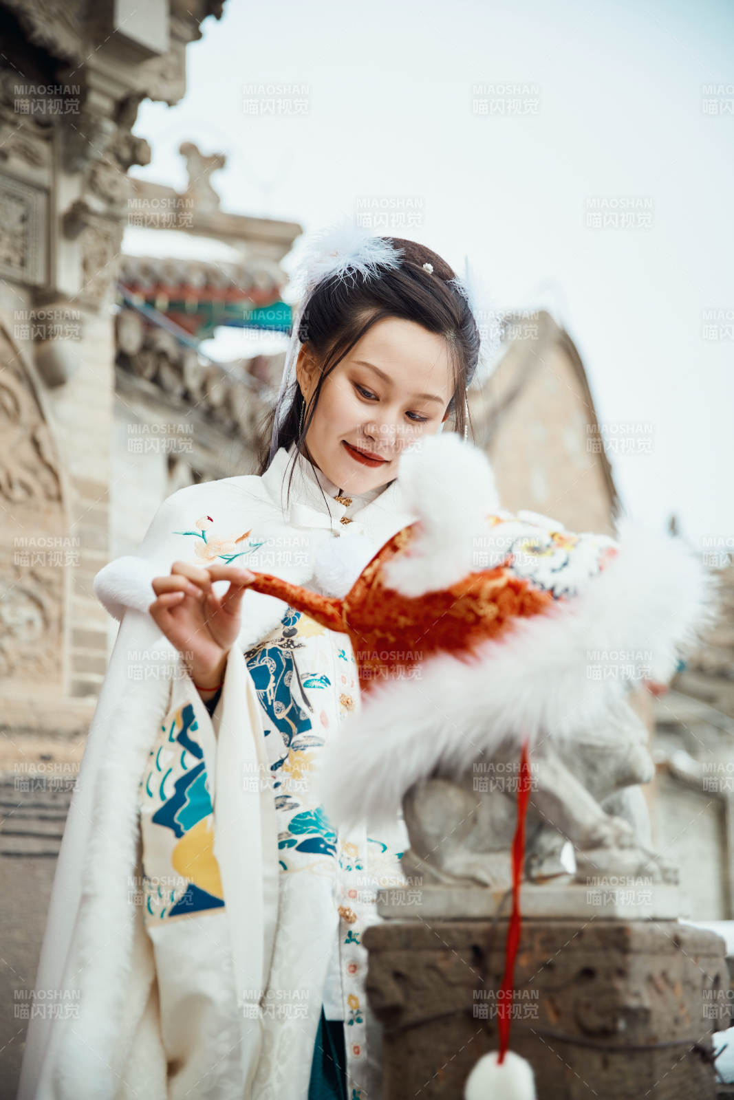 身穿古裝漢服的東方女子