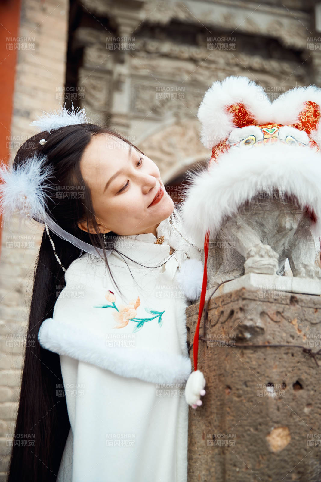 身穿古裝漢服的東方女子