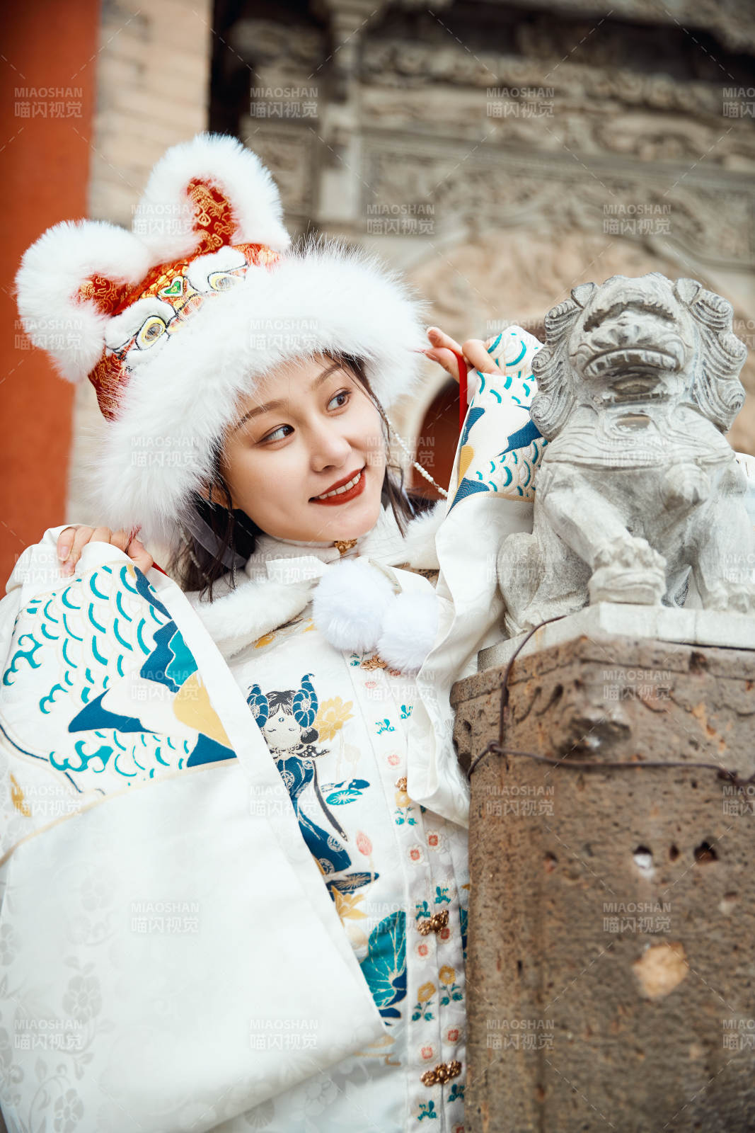 身穿古裝漢服的東方女子