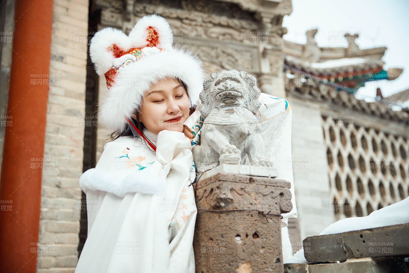 身穿古裝漢服的東方女子