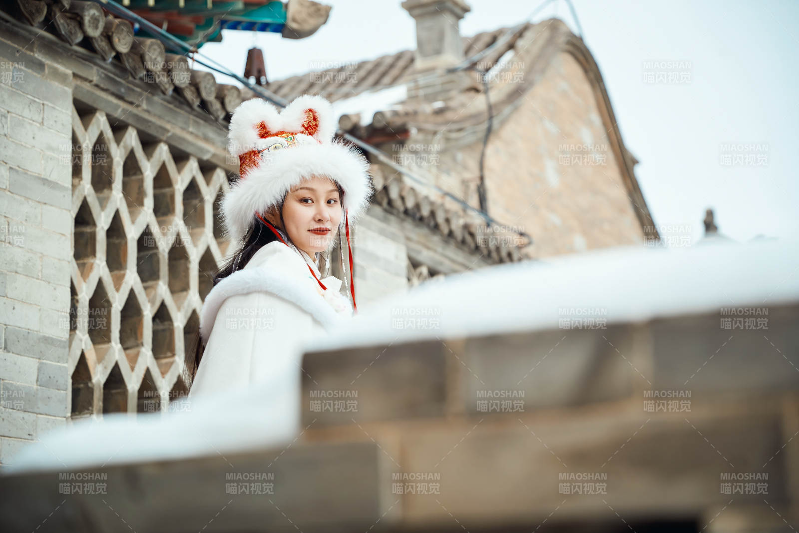 身穿古裝漢服的東方女子