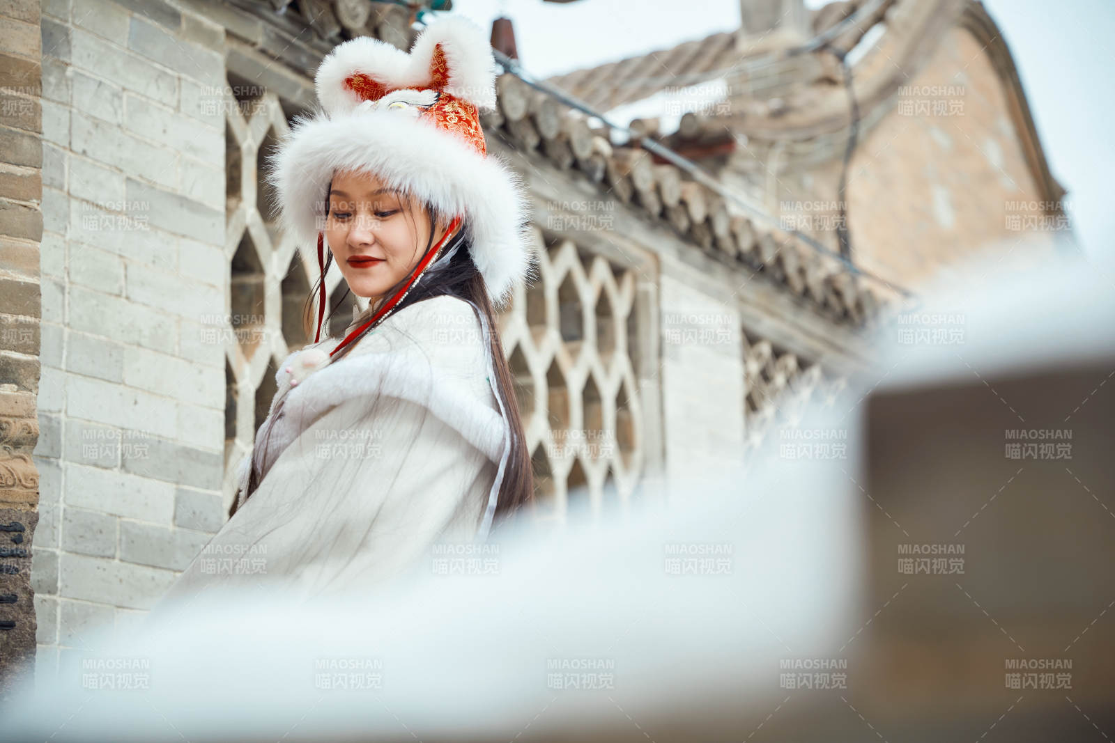 身穿古裝漢服的東方女子