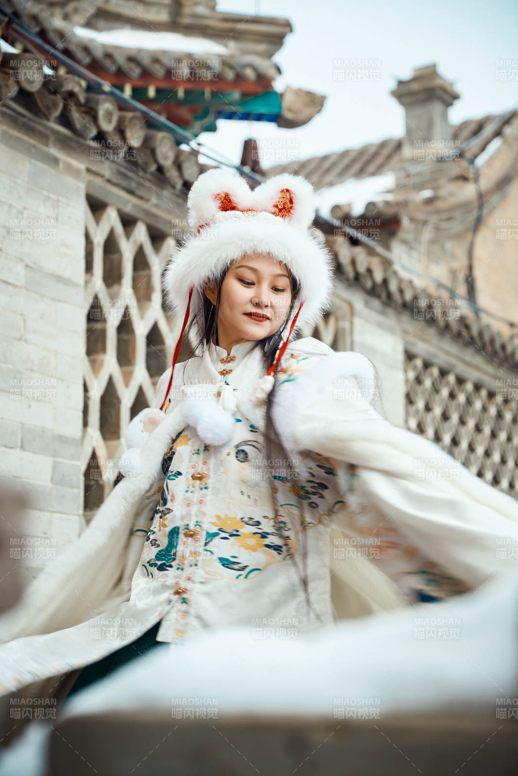 身穿古裝漢服的東方女子