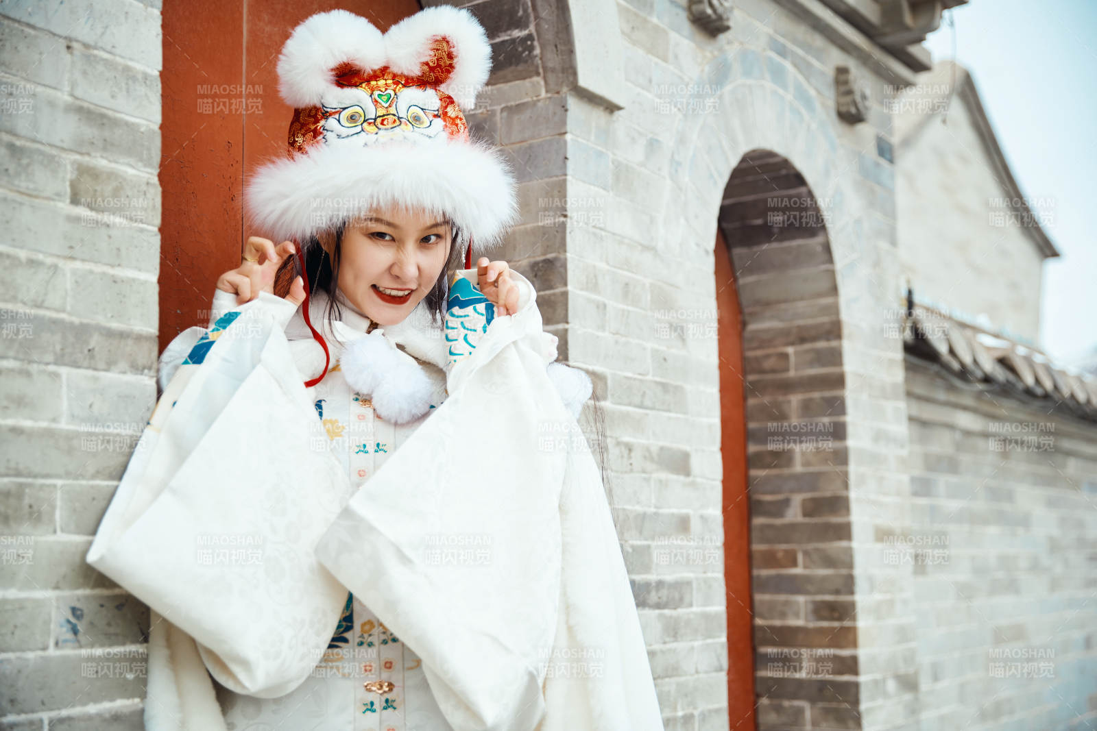 身穿古裝漢服的東方女子