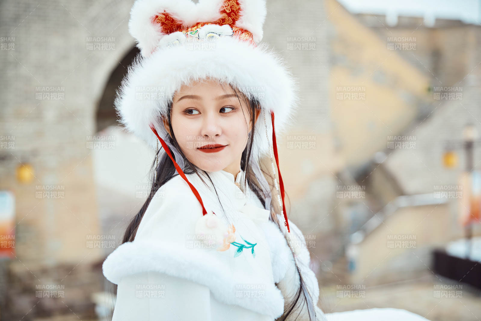 身穿古裝漢服的東方女子